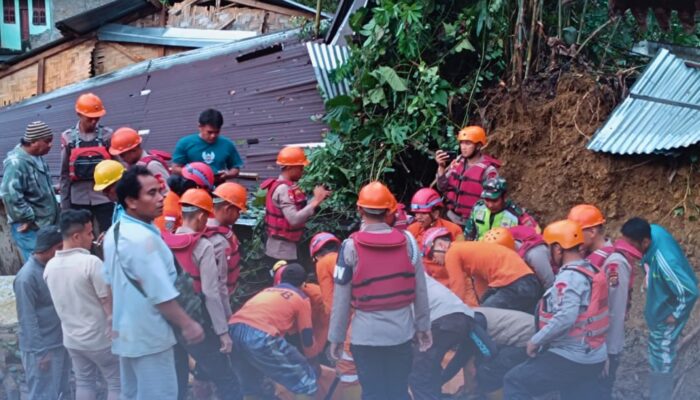 Respons Cepat Brimob Sumut, Enam Korban Longsor Sembahe Berhasil Dievakuasi