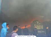 Brimob Polda Sumut Sigap Padamkan Kebakaran di Medan Timur, Situasi Cepat Terkendali