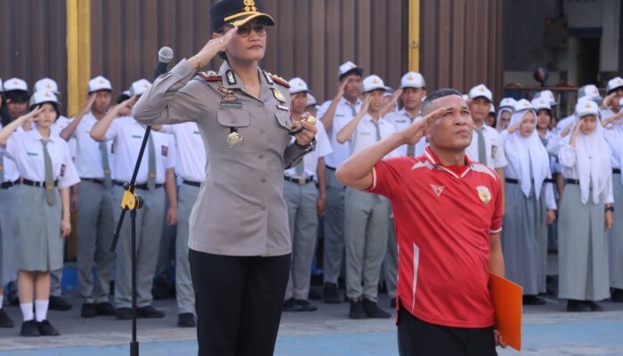 Kapolres Pematangsiantar Jadi Pembina Upacara di SMA Sultan Agung, Tekankan Disiplin dan Bahaya Narkoba