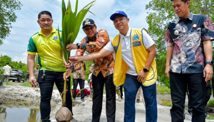 Sinergi Hijau di Pesisir Sergai: Ratusan Pohon Ditanam untuk Cegah Abrasi di Pantai Merdeka