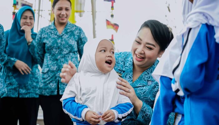 Airin Rico Waas Ajak Siswa PAUD dan TK Belajar Sambil Bermain di KRI Bima Suci