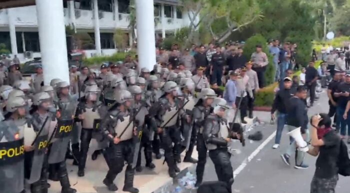 Aksi Tolak Pergub JKA di Banda Aceh Ricuh, Mahasiswa Soroti Dugaan Kekerasan Aparat