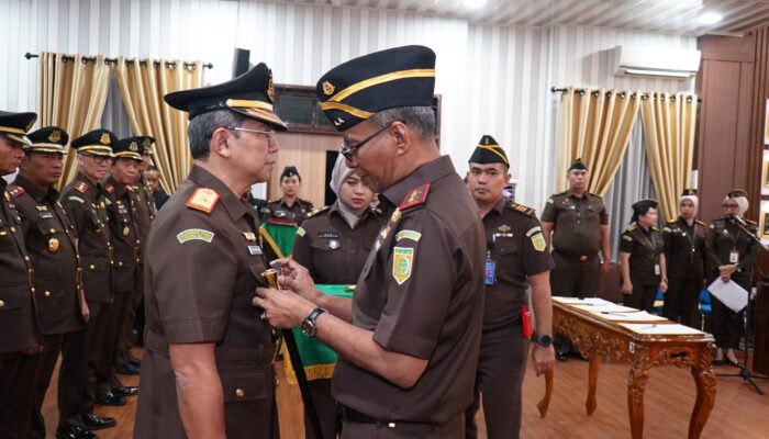 Kajati Sumut Lantik Wakajati, Aspidum, dan Tujuh Kajari Baru, Tekankan Integritas dan Nurani dalam Penegakan Hukum