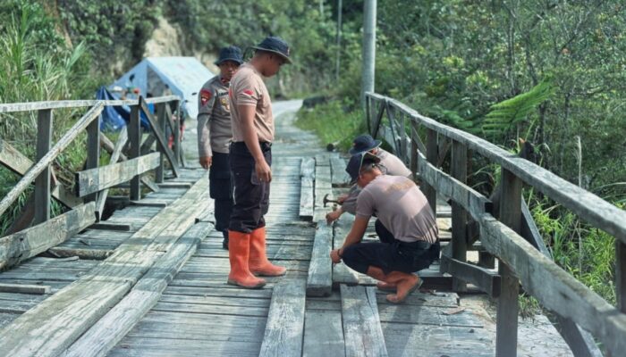 Brimob Sumut Turun Tangan, Jembatan Gotting di Tapanuli Utara Diperbaiki Demi Kelancaran Akses Warga