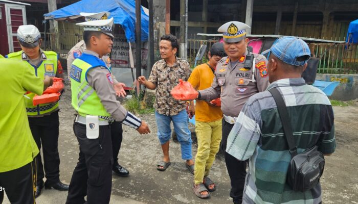 Satlantas Polres Serdang Bedagai Hadirkan Aksi Sosial dan Edukasi Lalu Lintas Lewat Program Jumat Berkah