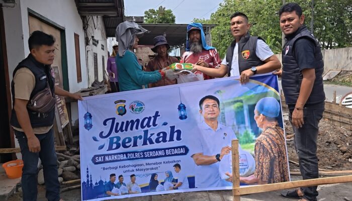 Sat Narkoba Polres Sergai Tebar Kepedulian Lewat Jumat Berkah, Bagikan Makanan dan Edukasi Anti-Narkoba