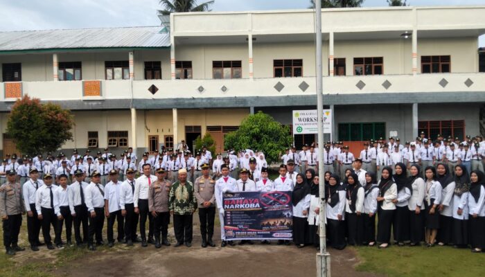 Kapolsek Dolok Masihul Tanamkan Disiplin dan Waspada Bahaya Narkoba kepada Siswa SMK Karya Utama
