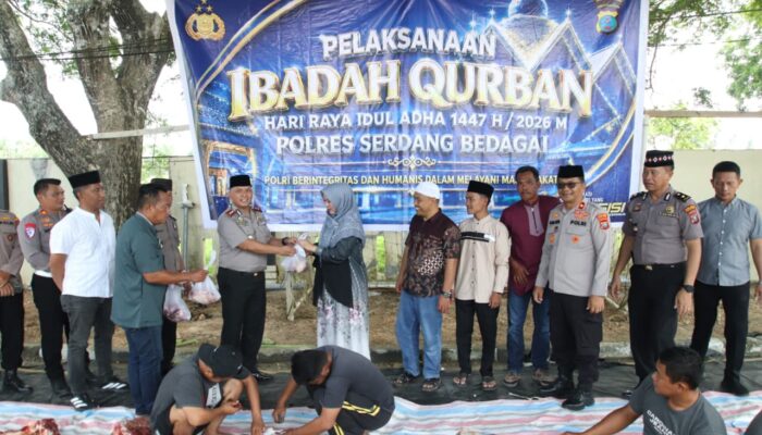 Idul Adha Penuh Kepedulian, Polres Sergai Tebar Ribuan Paket Daging Qurban untuk Warga