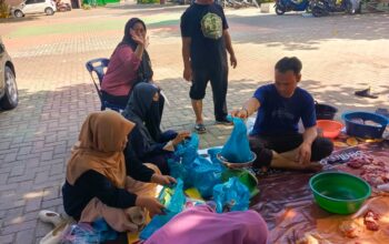 Semangat Berbagi di Hari Raya, MTs Al Washliyah Tanjung Morawa Sembelih Hewan Kurban