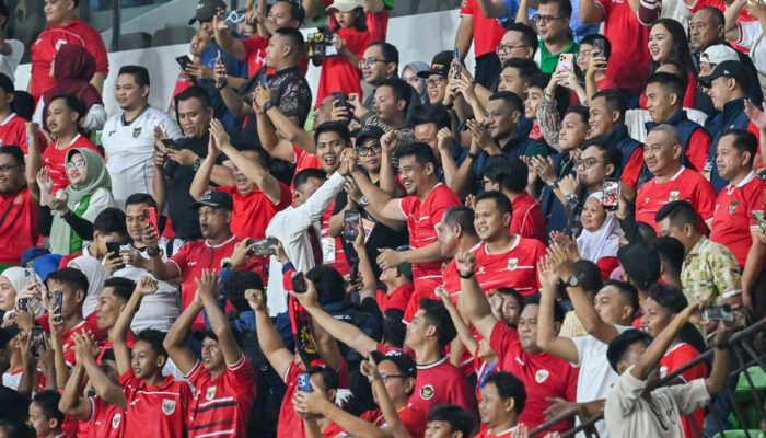 Joko Widodo-Bobby Nasution Nonton Timnas Indonesia U-19 vs Vietnam, Bobby: Luar Biasa, Ribak Sude