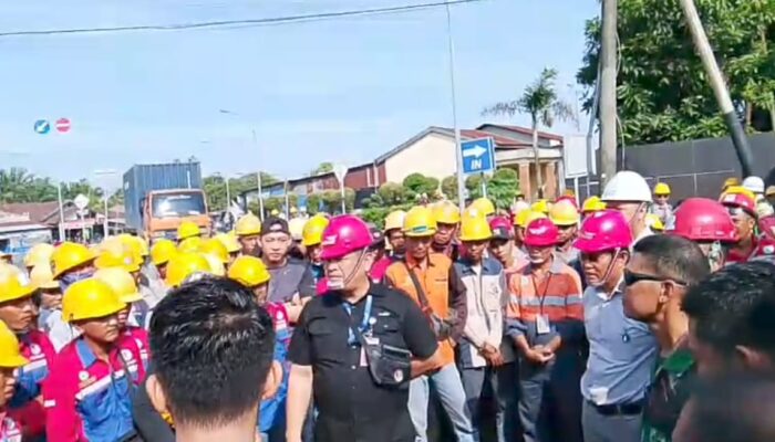 Aturan Baru Diduga Berlaku Surut, Kontraktor Lokal Hentikan Aktivitas di Gerbang PT MNA Kuala Tanjung