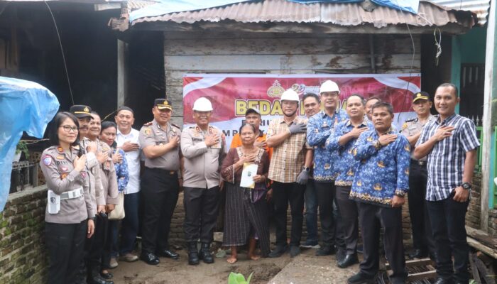 Sambut Hari Bhayangkara ke-80, Kapolres Simalungun Bedah Rumah Nenek 76 Tahun, Wujudkan Harapan Baru