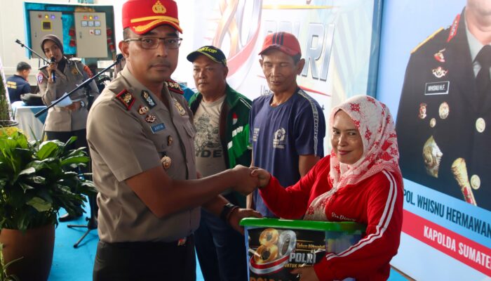 Semarak Hari Bhayangkara ke-80, Polda Sumut dan Polres Pelabuhan Belawan Salurkan 1.500 Paket Sembako untuk Warga Pesisir
