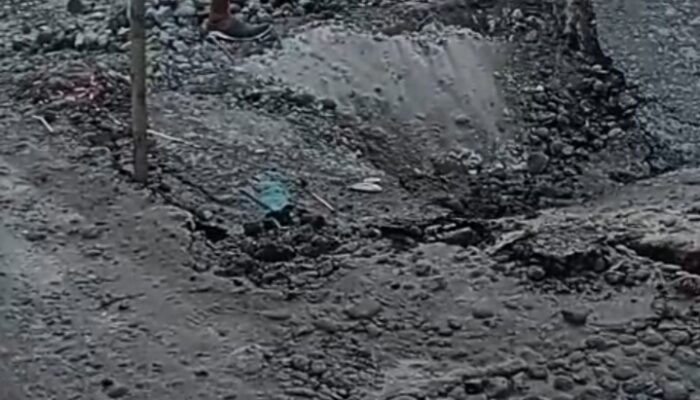 Akses Wisata Pantai Sialang Buah Lumpuh, Titi Penghubung Ambruk dan Jalan Rusak Jadi Sorotan Warga