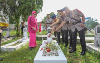 Jelang HUT Bhayangkara ke-80, Polda Sumut Ziarah ke TMP Medan, Warisi Semangat Juang Para Pahlawan