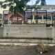 Plang Nama Gedung DPRK Lhokseumawe Rusak dan Memudar, Cerminan Perawatan Fasilitas Publik Jadi Sorotan
