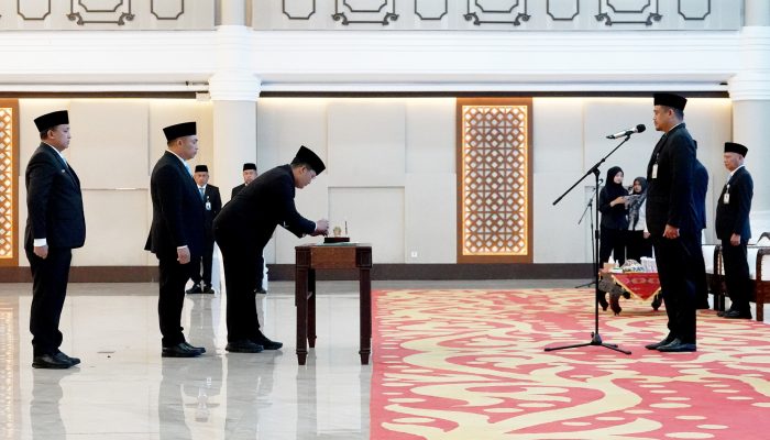 Bobby Nasution Lantik 8 Pejabat Eselon II,  Minta Ciptakan Program yang Dorong Pertumbuhan Ekonomi