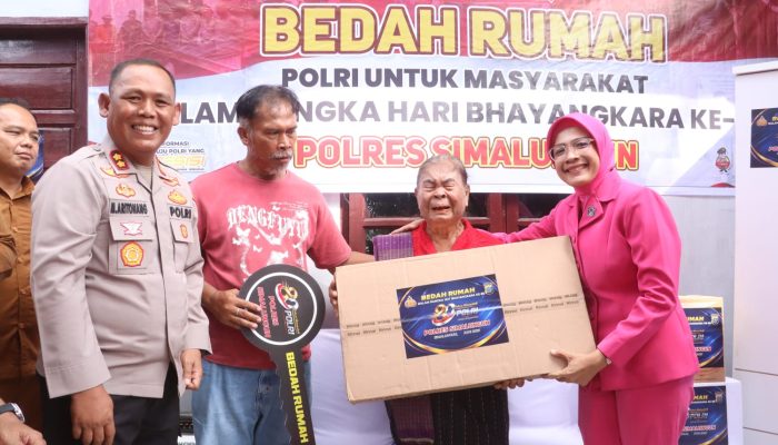 Tangis Haru Opung Rosmalina Pecah, Kapolres Simalungun Serahkan Rumah Layak Huni Beserta Perabot Lengkap