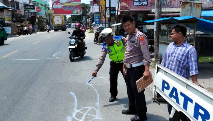 Lansia Pengayuh Becak Meninggal  Tersenggol Truk Tronton di Perbaungan, Polisi Lakukan Olah TKP
