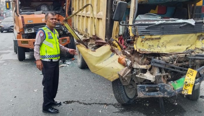 Truk Box Diduga Hilang Konsentrasi, Tabrak Dua Dump Truk yang Sedang Antre Solar di Perbaungan