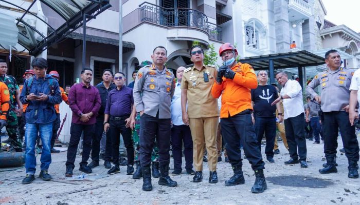 Rico Waas Kerahkan Alat Berat dan Tim Medis Tangani Ledakan di Perumahan Grand Polonia