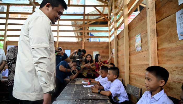 Dulu Belajar di Kelas Papan, Kini Gubernur Bobby Hadirkan Gedung Sekolah Permanen