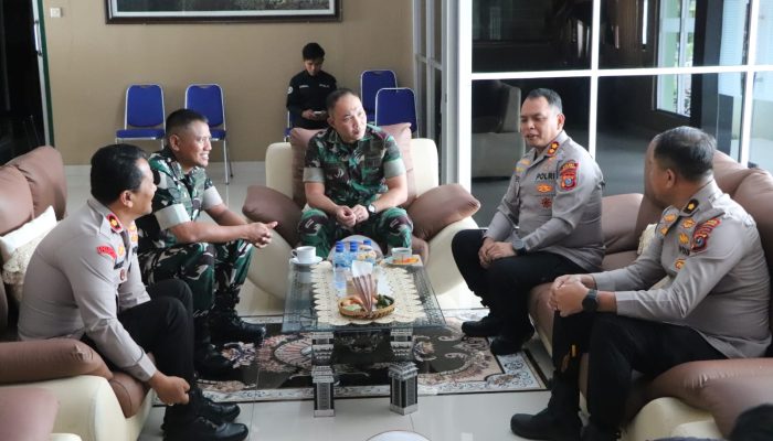 Perkuat Sinergitas TNI-Polri, Kapolres Sergai Kunjungi Brigif 7/Rimba Raya