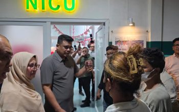 Gubernur Bobby Jenguk Siswi SMKN 1 Berastagi yang Dirawat Intensif, Minta Kasus MBG Tak Berulang
