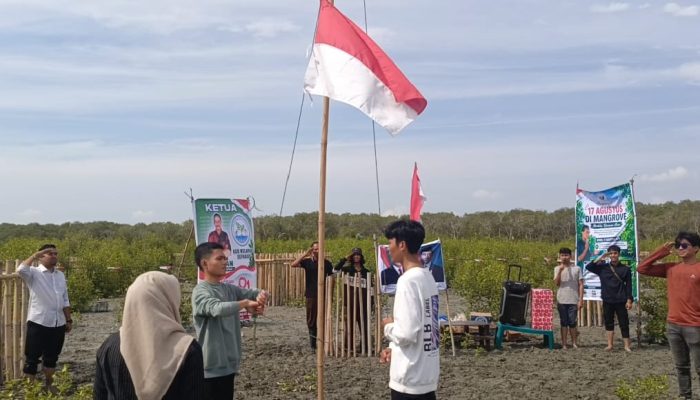 Hormat Bendera di Atas Lumpur, PRCLH Meriahkan HUT RI ke-81 di Hutan Mangrove