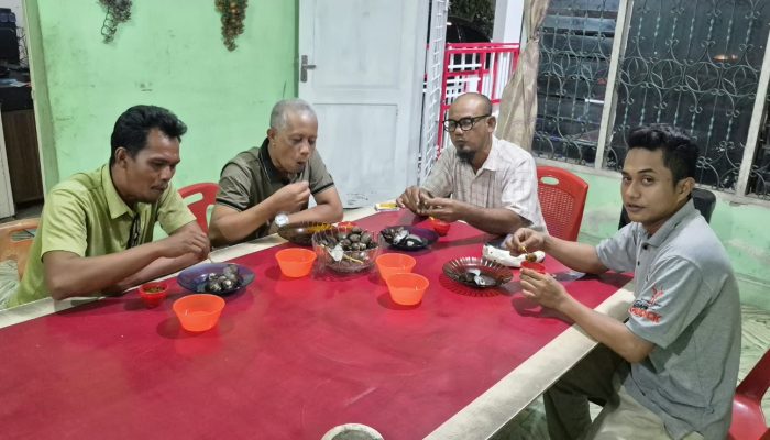 Makan Kerang Rebus, Ketua SMSI Sergai Bangun Kekompakan Bersama Anggota