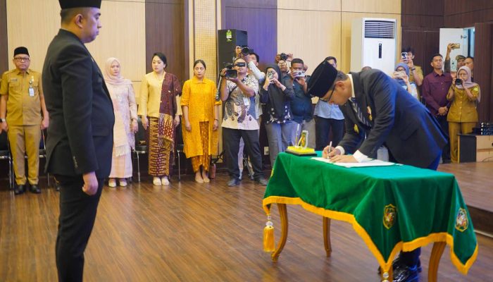 Lantik Erfin Fahrurrazi sebagai Penjabat Sekda, Rico Waas Minta Percepat Kinerja OPD Tanpa Langgar Aturan