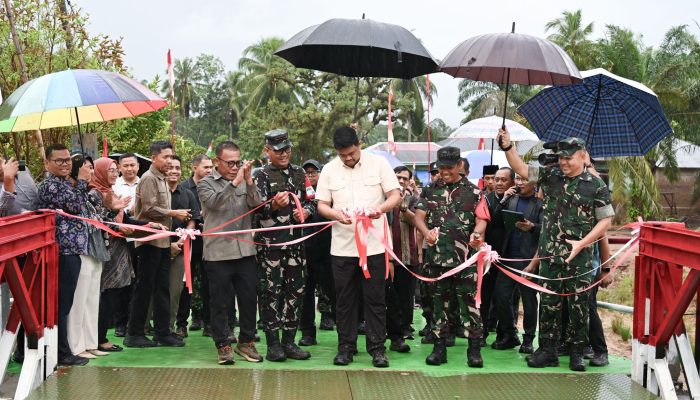 Resmikan Jembatan Bailey di Tapteng, Bobby Nasution Janji Beri Modal Usaha untuk Warga