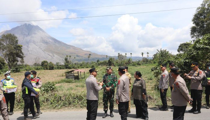 Pascaerupsi Sinabung, Kapolda Sumut Cek Langsung Kesiapan Personel dan Posko Bencana