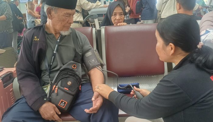 58 Penerbangan Terdampak Erupsi, Polda Sumut Siagakan Tim Kesehatan di Kualanamu