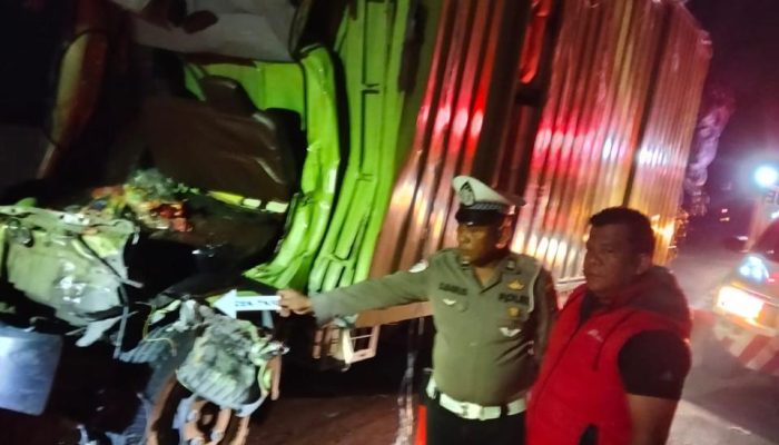 Kecelakaan Maut di Tol KM 54.700 Sergai, Truk Box Tabrak Tronton, Tiga Orang Tewas