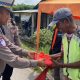 Sambut Hari Lalu Lintas Bhayangkara ke-71, Sat Lantas Polres Sergai Berbagi Sembako untuk Warga Kurang Mampu dan Petugas Perlintasan