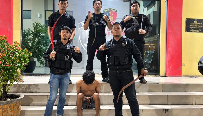 Tim Macan Polres Pelabuhan Belawan Amankan Pemuda Diduga Hendak Tawuran, 4 Celurit Disita
