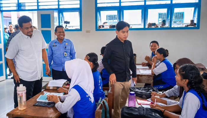 Gubernur Bobby Dampingi Wapres Gibran Tinjau Progres Rehabilitasi dan Rekonstruksi SMAN 1 Barus