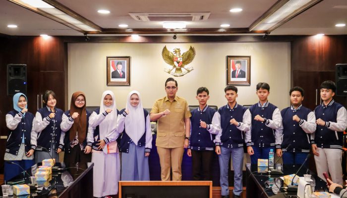 Bawa Nama Indonesia, Rico Waas Lepas 10 Pelajar Medan ke Ipoh Malaysia
