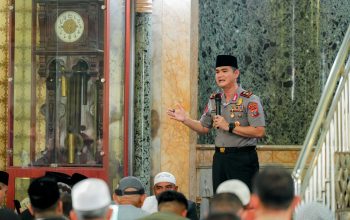 Sholat Jumat di Masjid Raya Al-Mashun, Kapolda Sumut Serukan Perang Melawan Narkoba dan Ajak Warga Jaga Keamanan