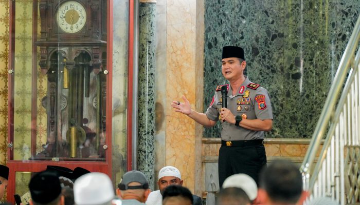 Sholat Jumat di Masjid Raya Al-Mashun, Kapolda Sumut Serukan Perang Melawan Narkoba dan Ajak Warga Jaga Keamanan