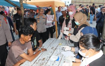 Gempur Sarang Narkoba di Desa Pon, Tim Gabungan Polres Sergai dan Polda Sumut Amankan 12 Orang