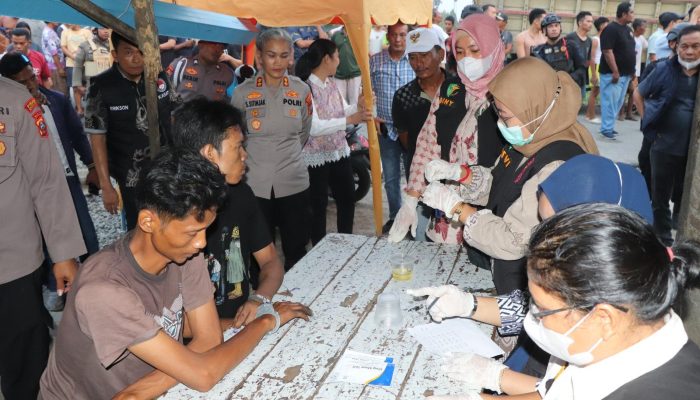 Gempur Sarang Narkoba di Desa Pon, Tim Gabungan Polres Sergai dan Polda Sumut Amankan 12 Orang