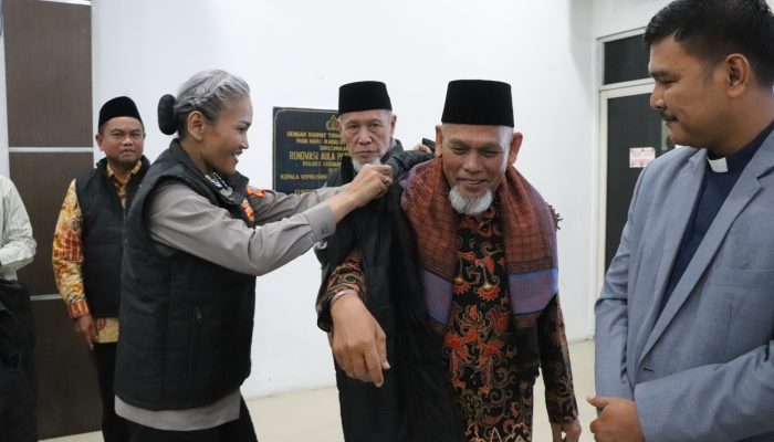 Dukung Pengungkapan 1,16 Ton Ketamine di Selat Malaka, Kapolres Sergai Sematkan Rompi Tolak Narkoba