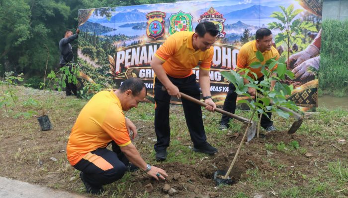 Cegah Banjir dan Hijaukan Bantaran Sungai, Polda Sumut Gencarkan Green Policing di Medan Amplas